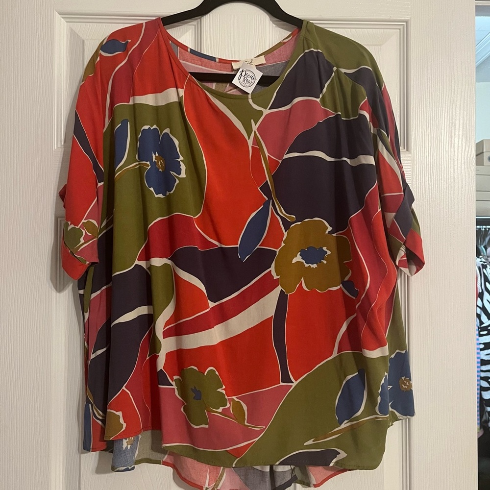 NWT Size Small Top by Easel; Fun, Floral Pattern and oversized fit